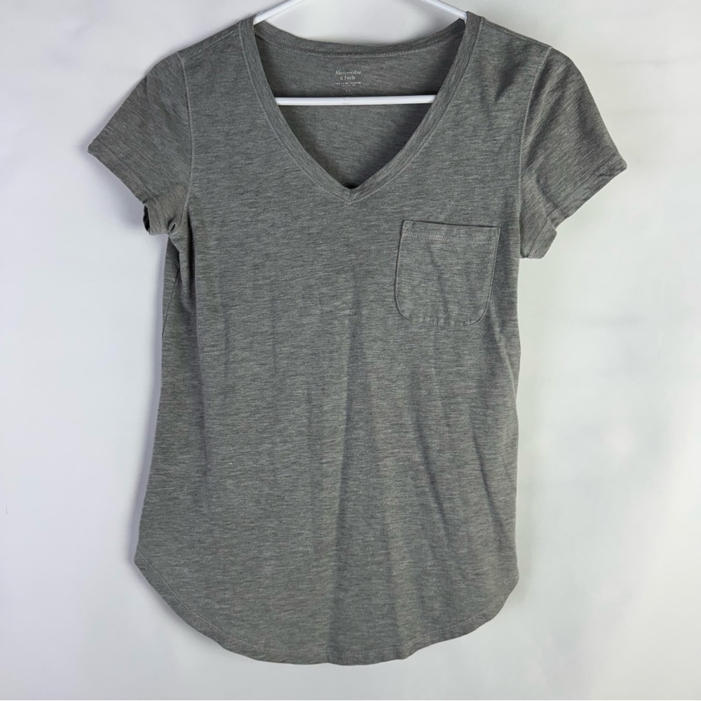 Abercrombie & Fitch Pocket Short Sleeve V Neck Top for Women in XS Adult Size